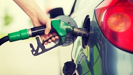 Supermarkets cut diesel cost to below £1 a litre